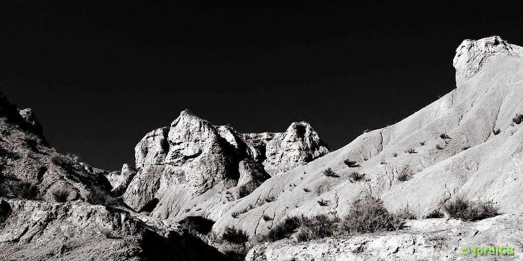 Una fotografía de las que hago cargada aleatoriamente, para darle algo de vida a la página. Lo más probable es que sea un paisaje natural o urbano, de conjunto o de detalle.