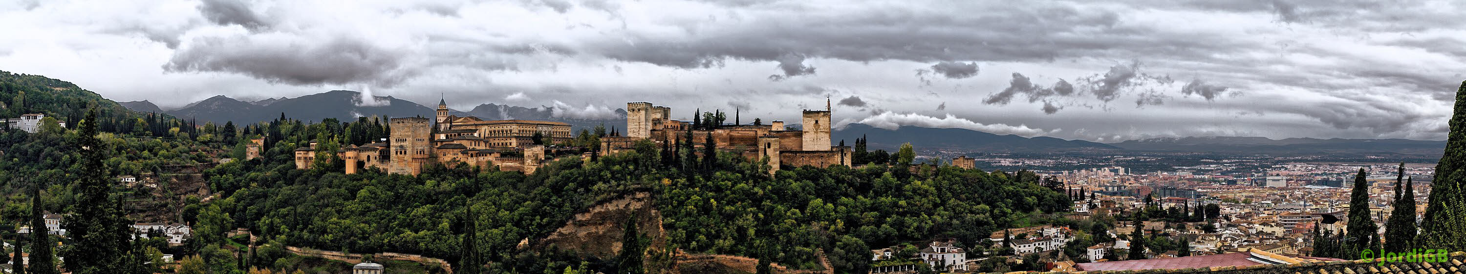 Una fotografía de las que hago cargada aleatoriamente, para darle algo de vida a la página. Lo más probable es que sea un paisaje natural o urbano, de conjunto o de detalle.