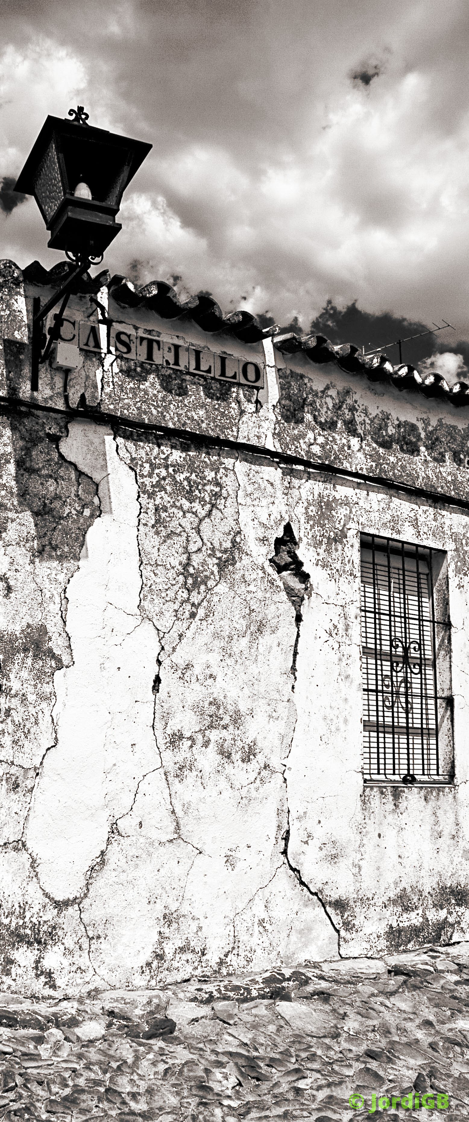 Una fotografía de las que hago cargada aleatoriamente, para darle algo de vida a la página. Lo más probable es que sea un paisaje natural o urbano, de conjunto o de detalle.