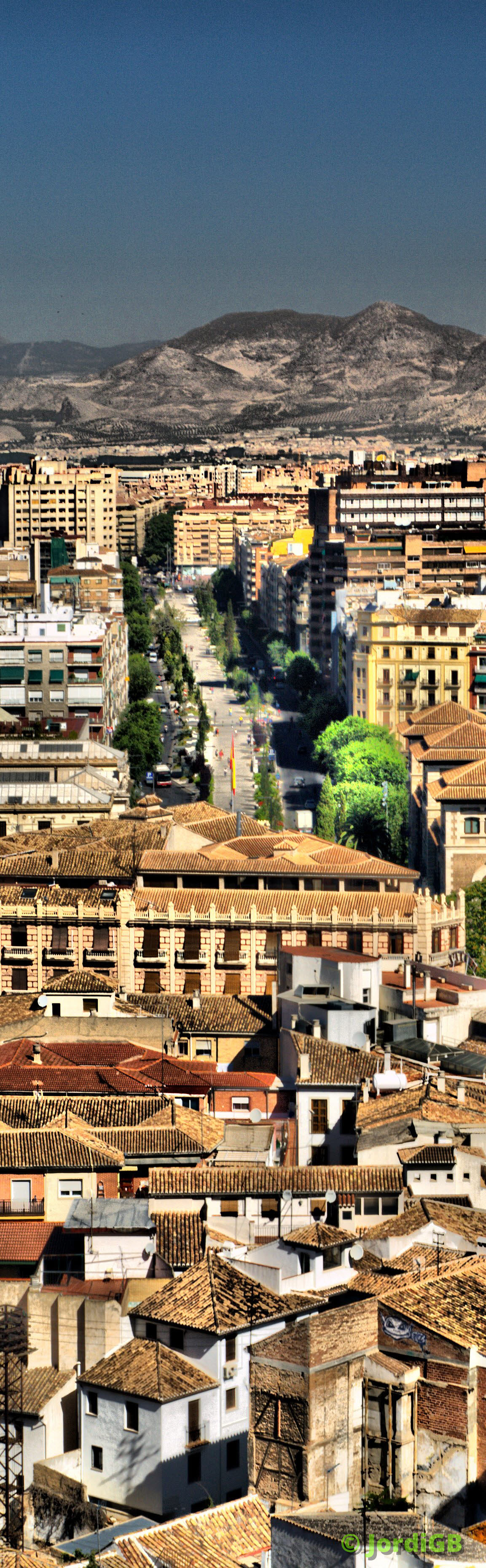 Una fotografía de las que hago cargada aleatoriamente, para darle algo de vida a la página. Lo más probable es que sea un paisaje natural o urbano, de conjunto o de detalle.